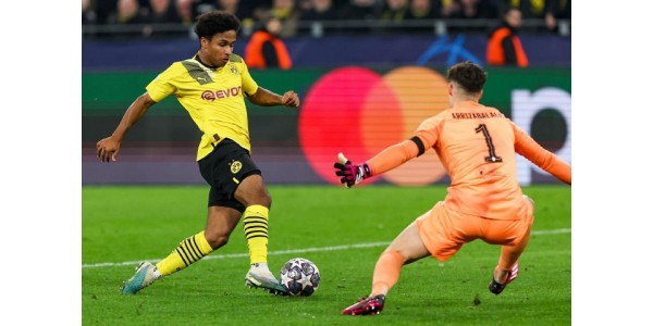 Intensa battaglia per il titolo tra FC Bayern München e Borussia Dortmund